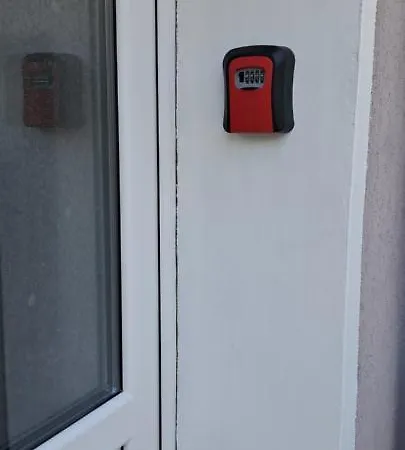 Elmarkos Apartment *